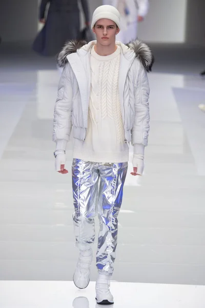 Look 11